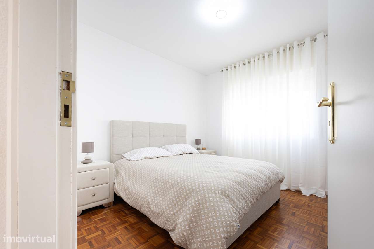 T2 com varanda, garagem e localização central-5