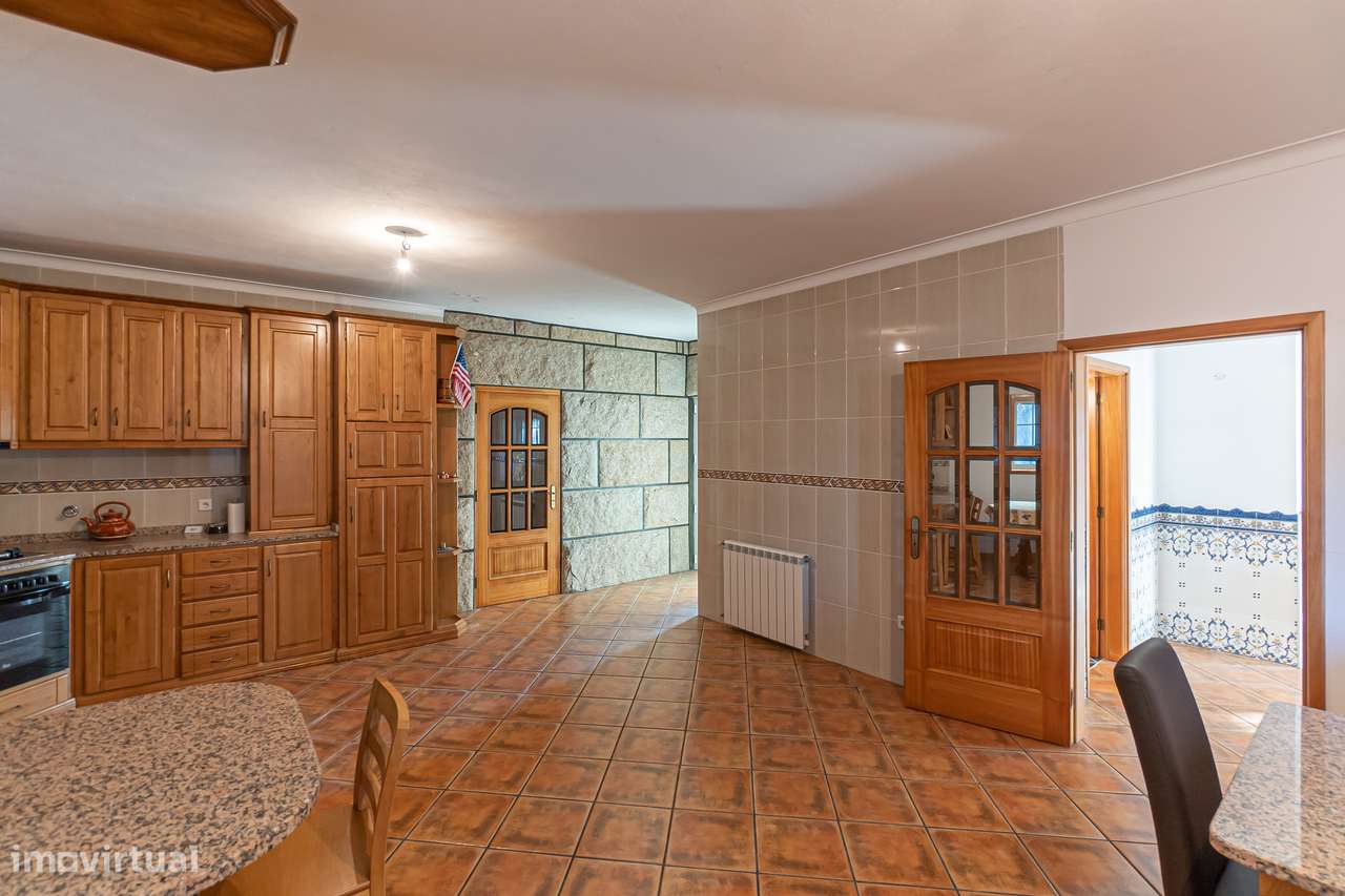 Moradia independente no centro de Alpendurada-22