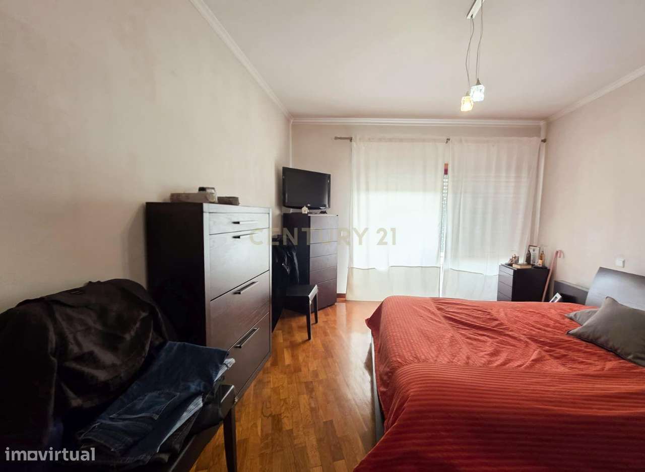 Apartamento T3 no Centro de Paredes – Espaço, Conforto e Localização P-17