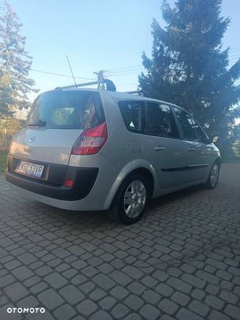 Renault Grand Scenic - 9