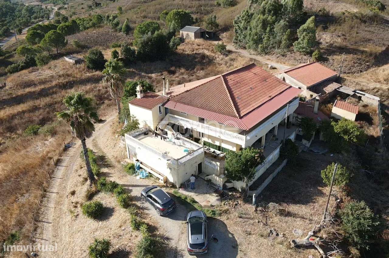 Moradia V6 inserida em lote de terreno de 38hact + Anexos - Grande imagem: 3/43