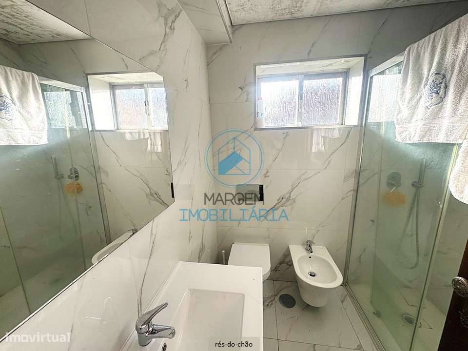 Moradia bifamiliar T4+T1 – terreno, poço, garagem – Anta-31