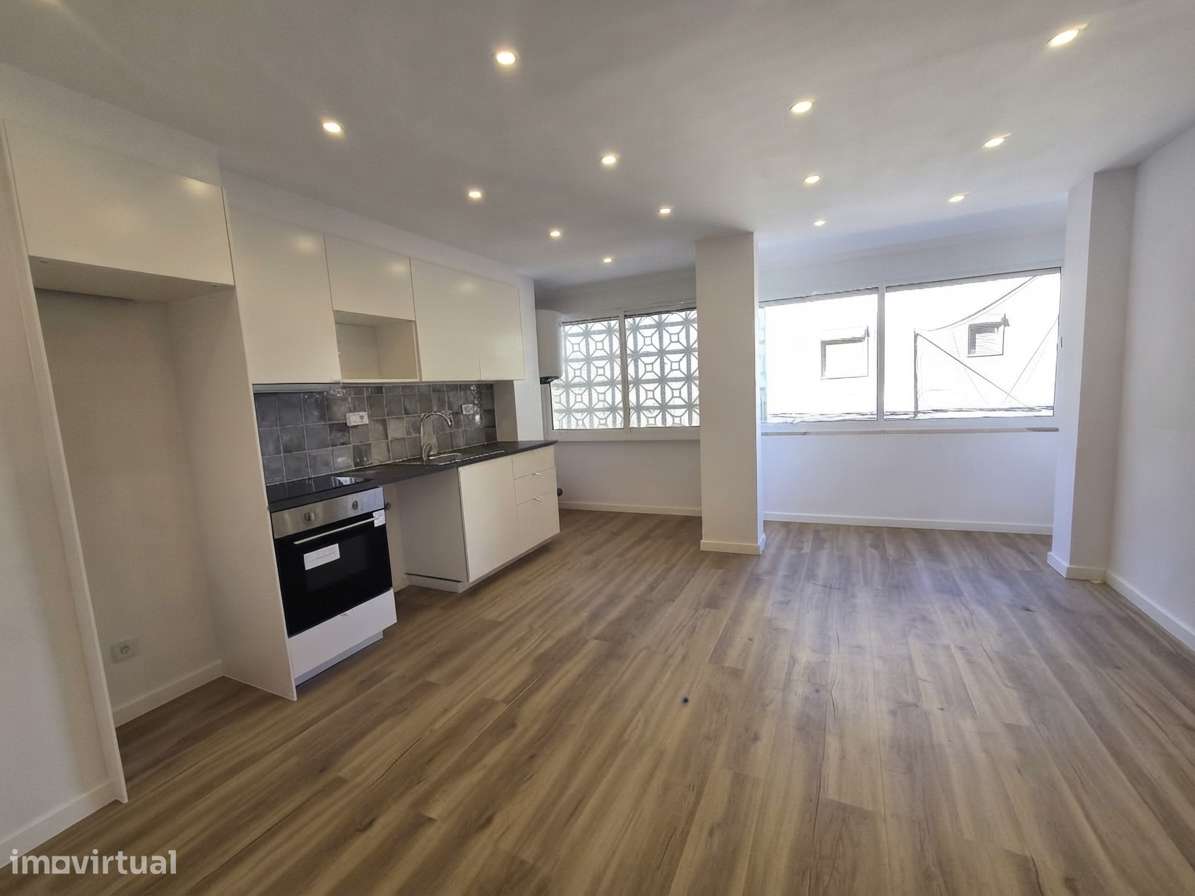 Apartamento Totalmente Remodelado T2 - Amadora-0
