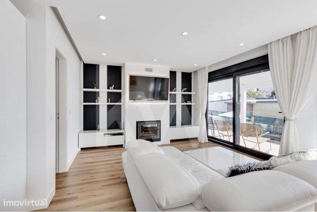 Deslumbrante moradia T5 em Albarraque com piscina e muito espaço de la - Grande imagem: 1/17