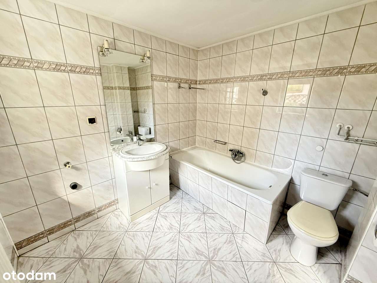 Dom w zabudowie szeregowej z dużym ogrodem-13