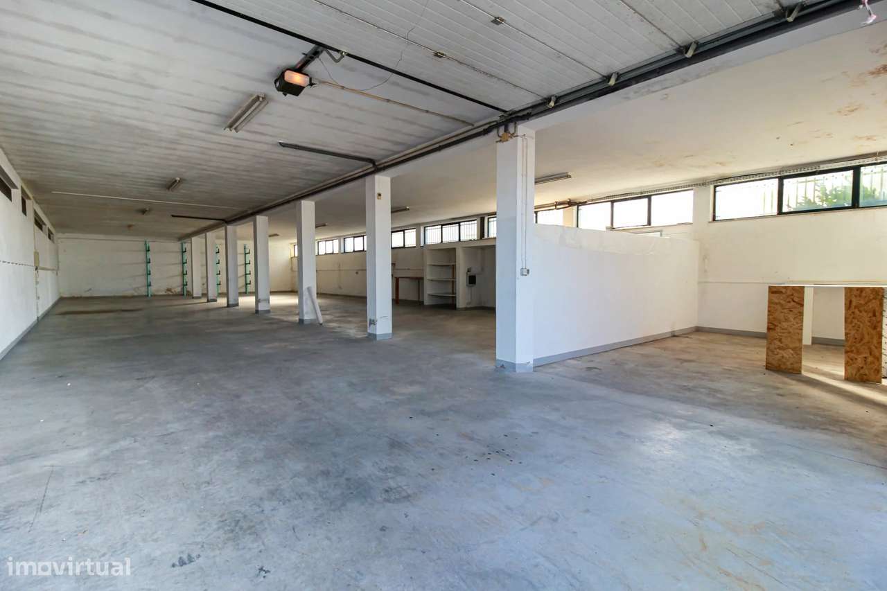 Garagem Complementar a com Potencial Único de Expansão Empresarial - Grande imagem: 3/6