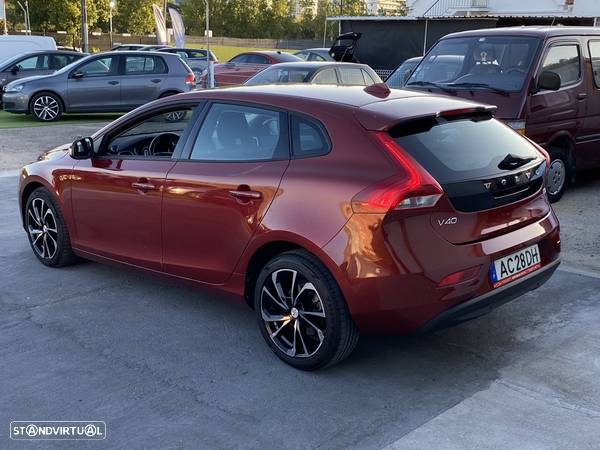 Volvo V40 2.0 D2 Momentum - 4