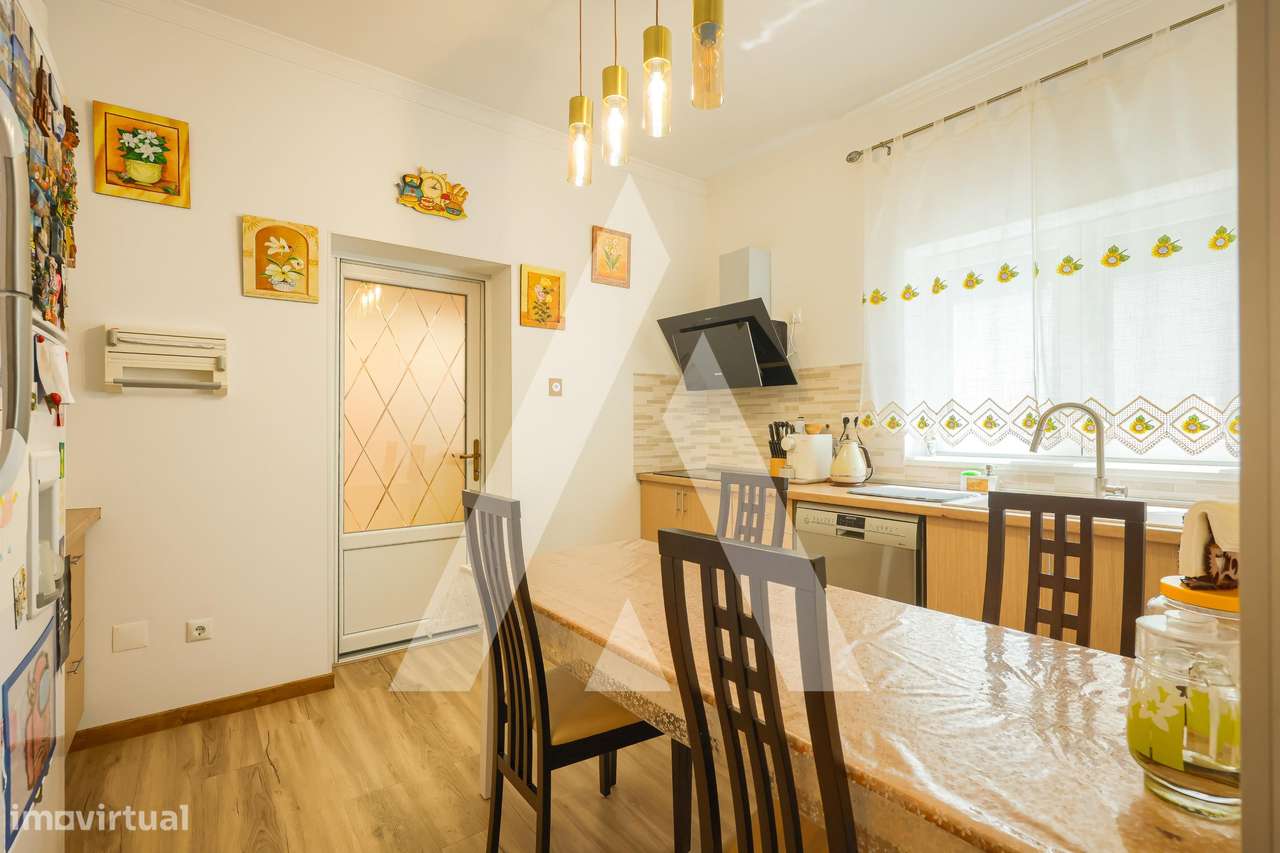 Moradia T3+1 térrea em Vilar a 3 minutos do C. C. Glicínias - Grande imagem: 1/52