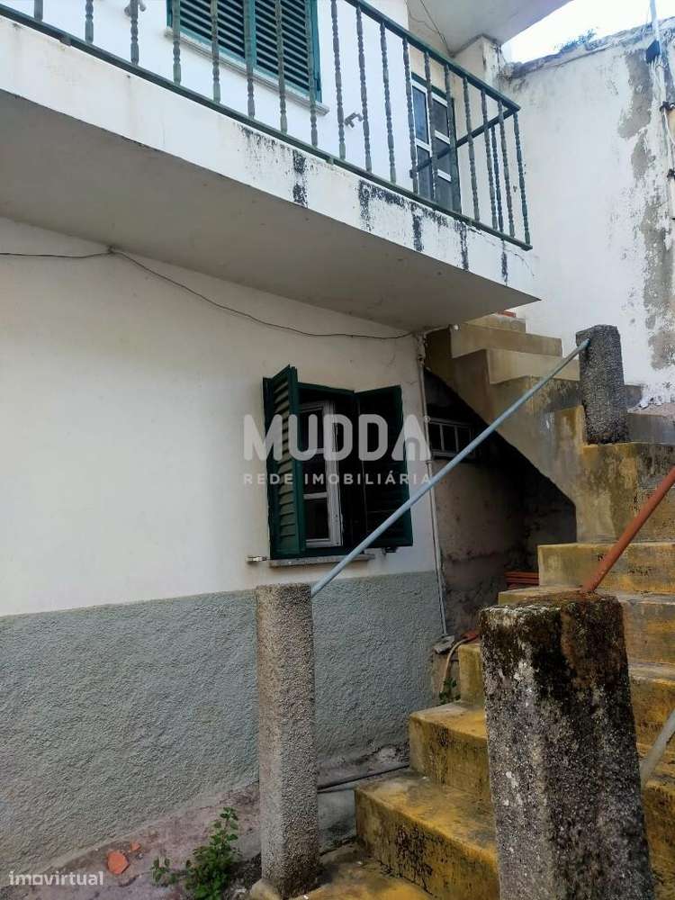 Duas moradias e uma garagem para venda em Gouveia-16