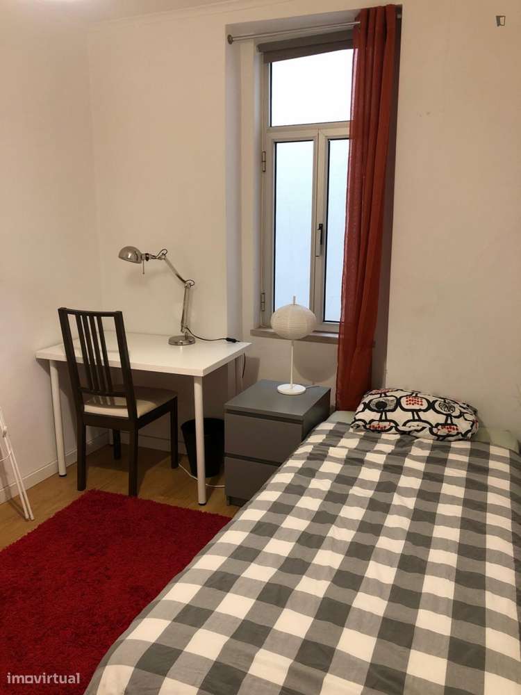 Quarto - localizado em São Sebastião Lisbon - Grande imagem: 3/10