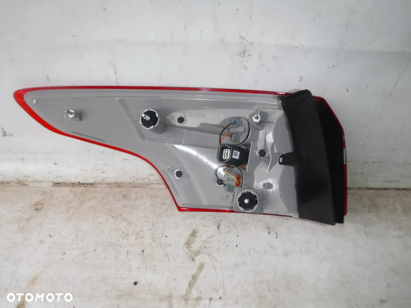 ford focus mk3 kombi lift lampa tył prawa nowa oryginał z uszkodz - 4