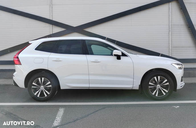 Volvo XC 60 B5 MHEV AT8 AWD Momentum Pro - 3