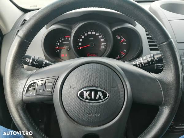 Kia Soul 1.6 CRDi Black Collection - 9