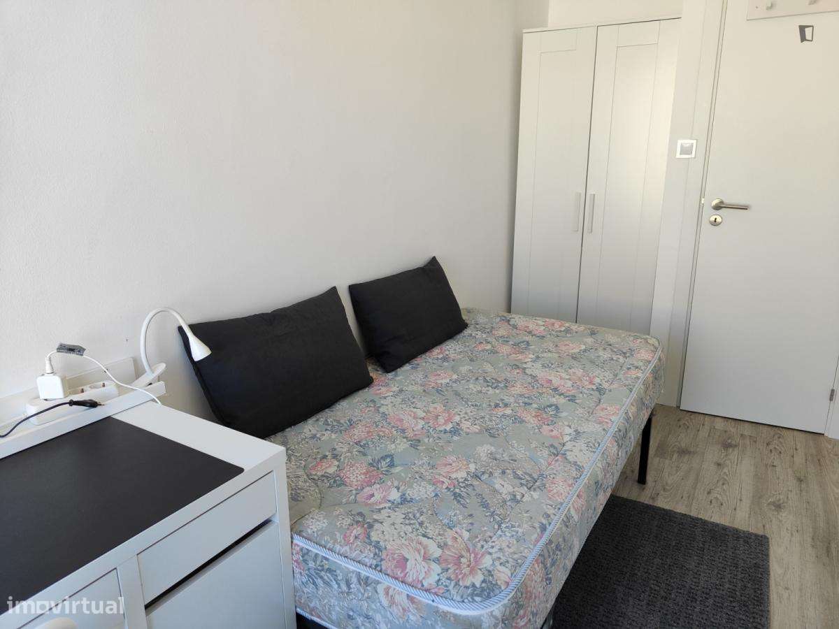 Quarto - localizado em Alvalade Lisbon - Grande imagem: 3/10