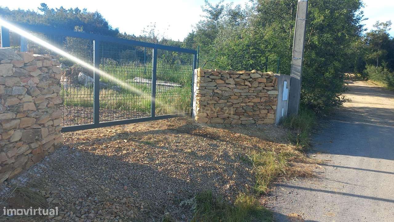 Encantadora Propriedade com construção e vista para Montanha - Grande imagem: 4/5