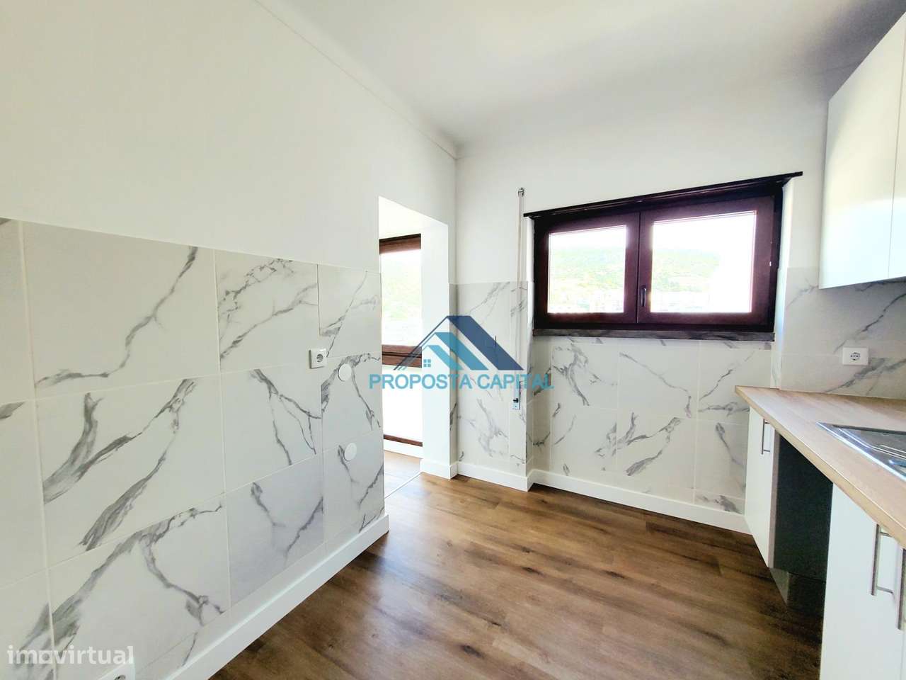 Apartamento T2 Totalmente Remodelado | Centro Sesimbra 200m da Praia-5