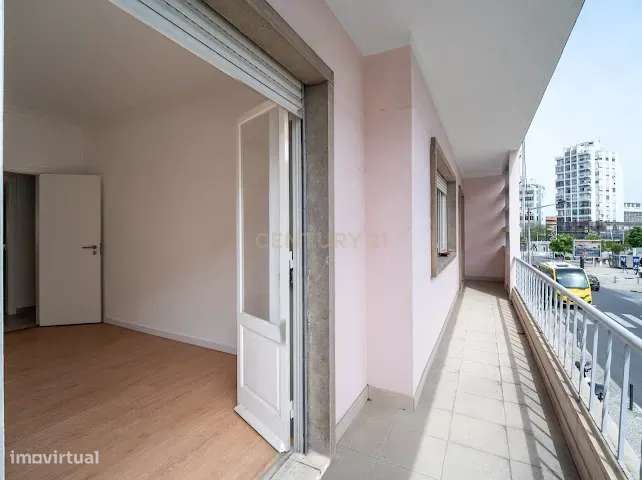 Prédio de Investimento Premium no Centro de Almada | Vista Rio | Eleva-12