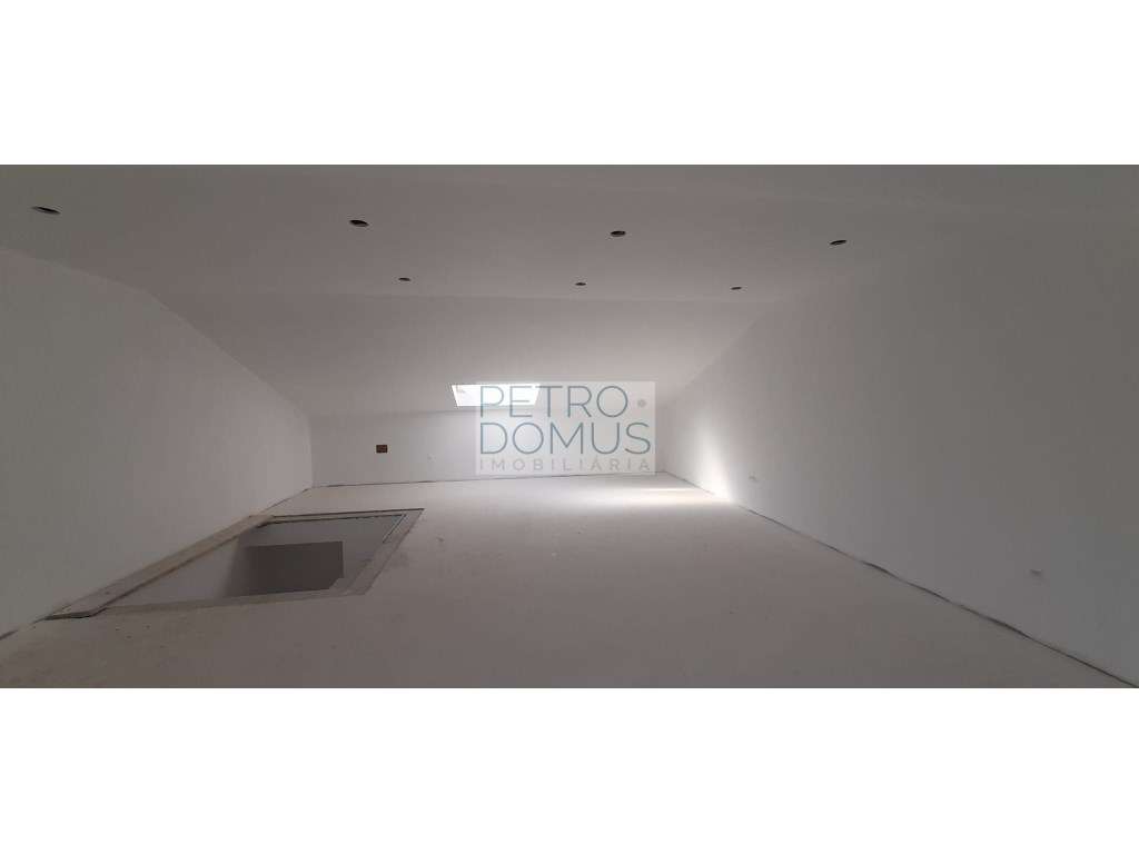 MORADIA T4+SÓTÃO AMPLO COM 50 m2 - CASAL DOS MATOS-17