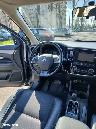 Mitsubishi Outlander 2.0 Intense + CVT - 22