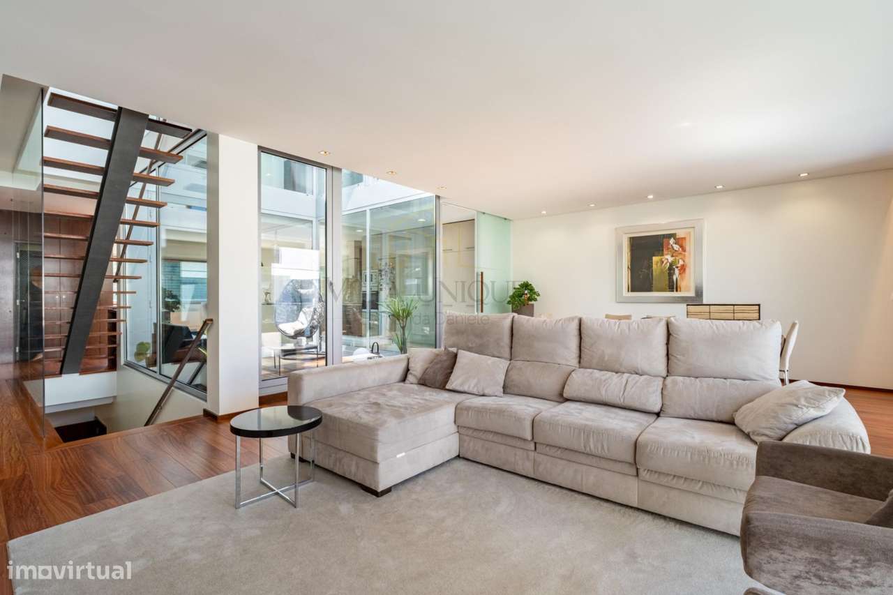 Moradia Geminada T3 com Suite, Jardim de Inverno, Garagem Fechada...-6
