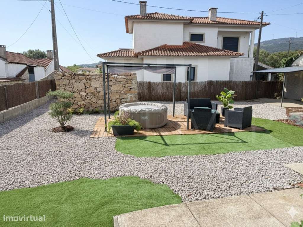 Moradia T4 - Cerdal, Valença - Grande imagem: 2/10