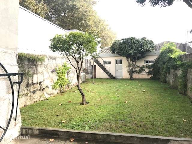 Moradia p/ reabilitar na Foz com jardim - Grande imagem: 2/21