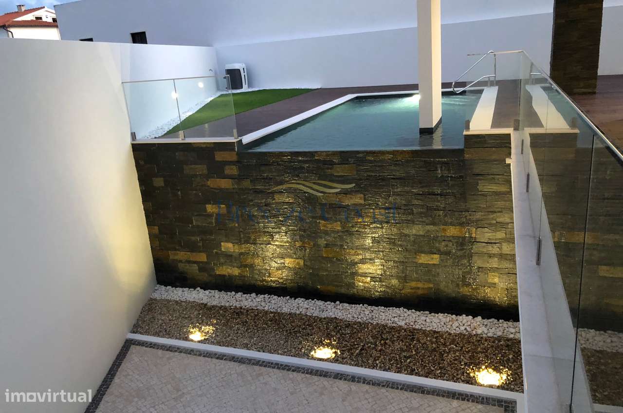 Moradia T4+1 de luxo com elevador-42
