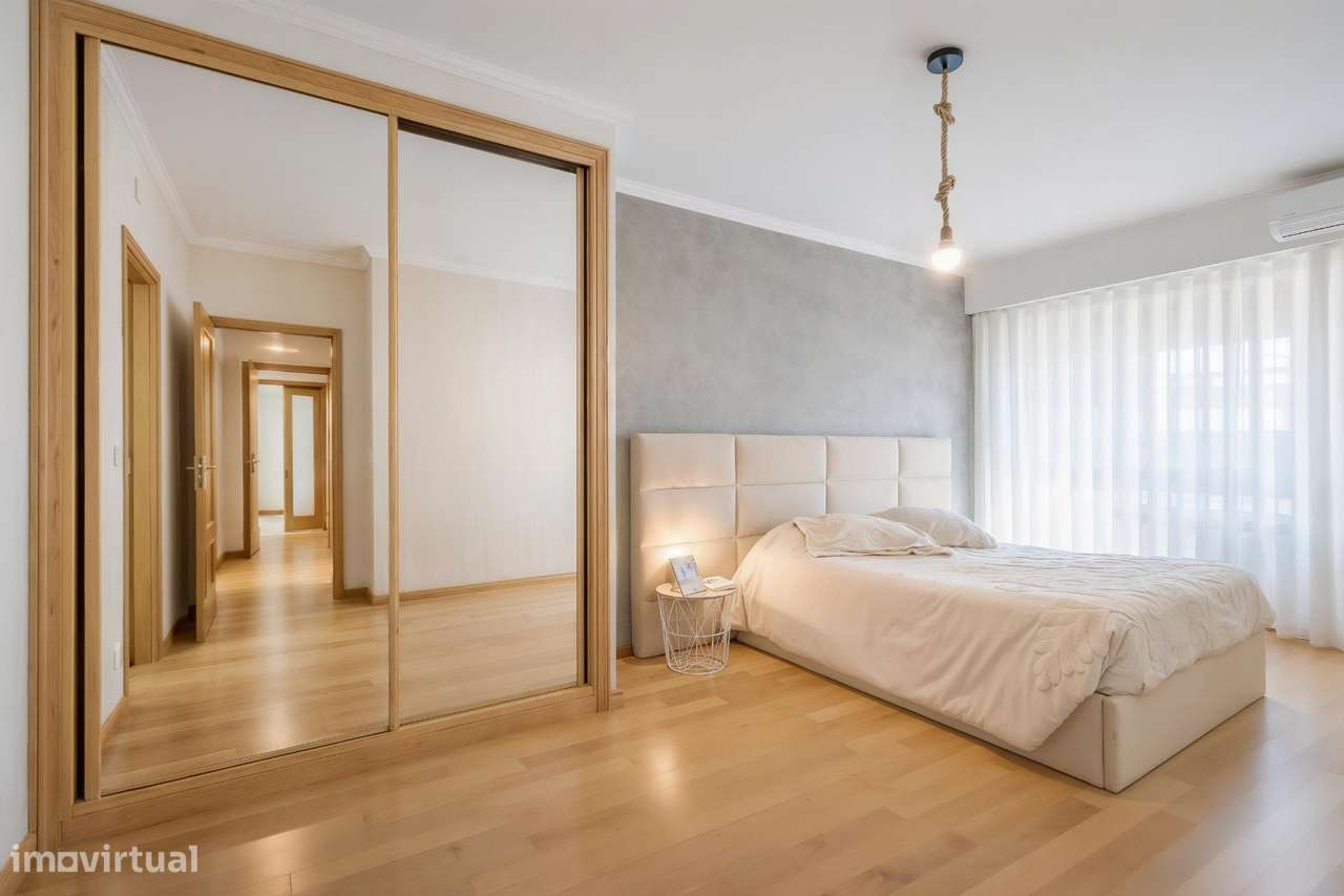 Apartamento T2 RENOVADO com Varanda e Garagem Box – Ermesinde-16