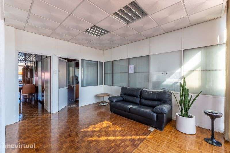 Escritório para arrendar junto a Torres Vedras com terraço de 147 m² - Grande imagem: 2/28