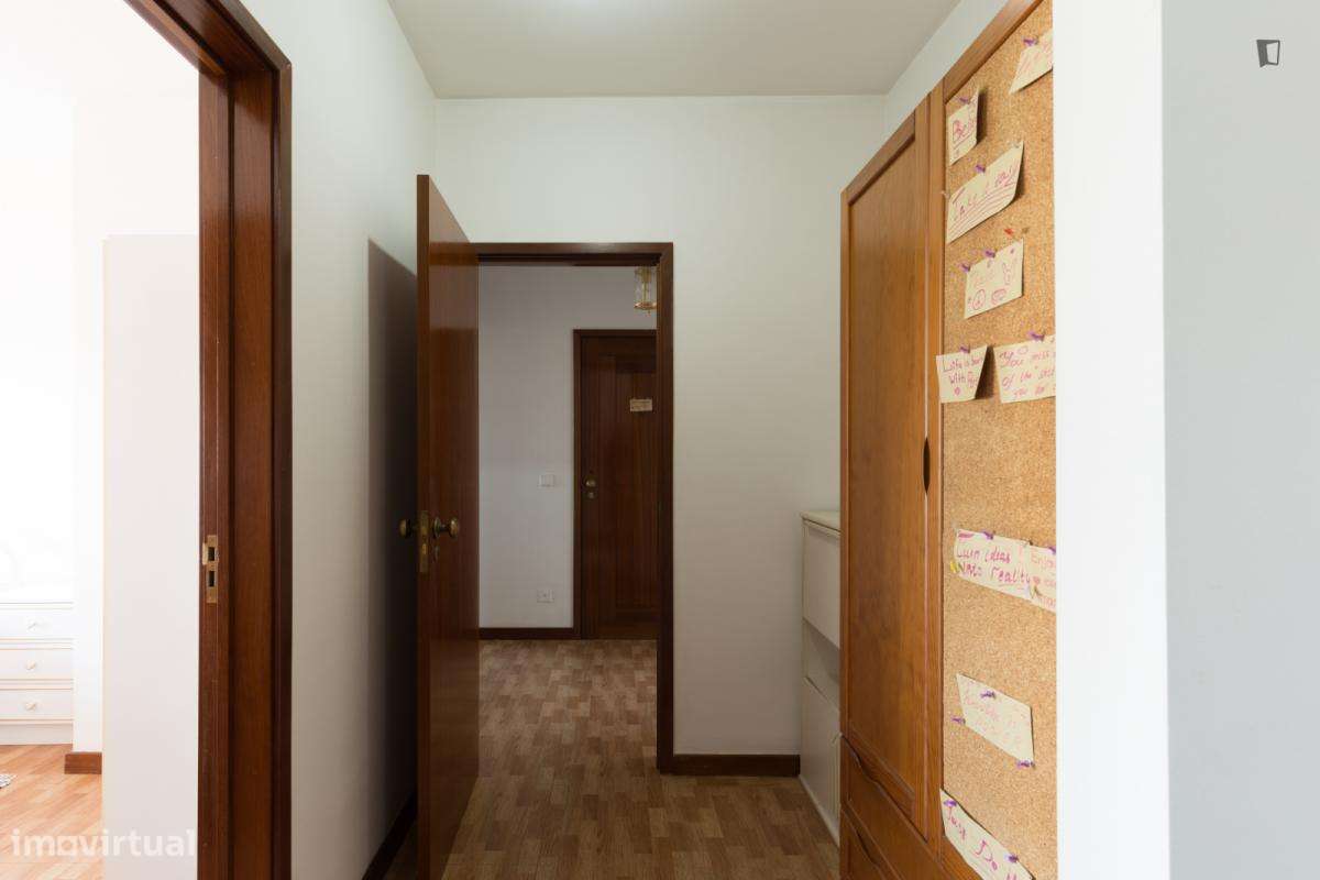 Quarto - localizado em Pedrouços Porto - Grande imagem: 5/6