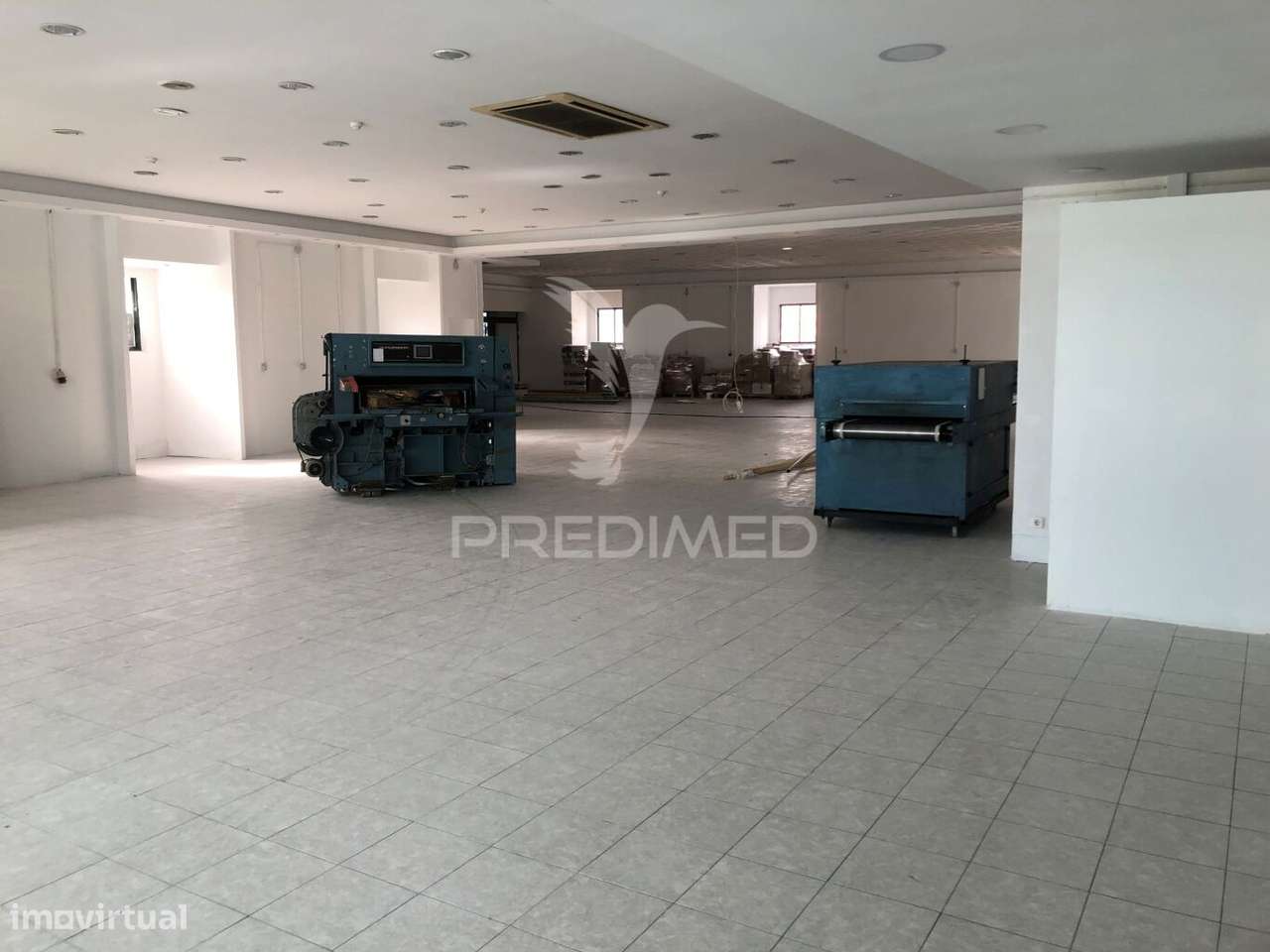 Armazém em Mina de Água (Amadora) - Grande imagem: 4/17