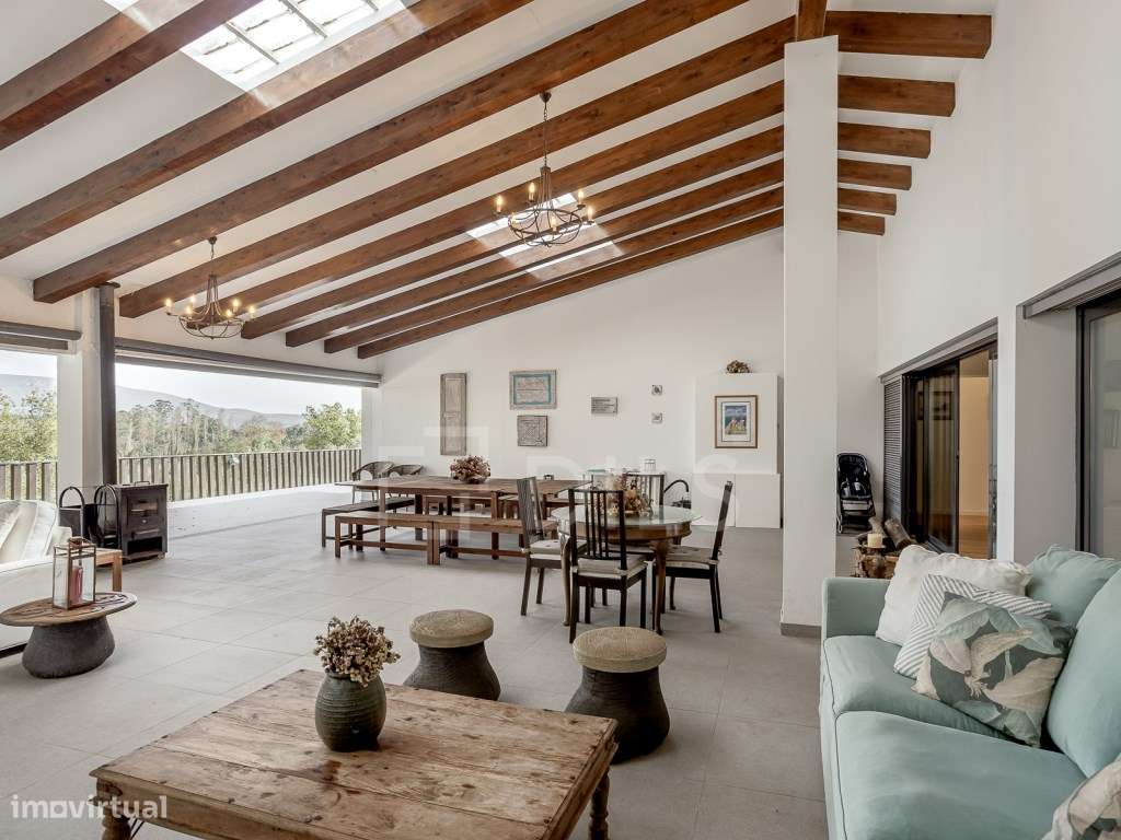 Quinta T9 em Azeitão com piscina e 11 ha de terreno, renovada-3