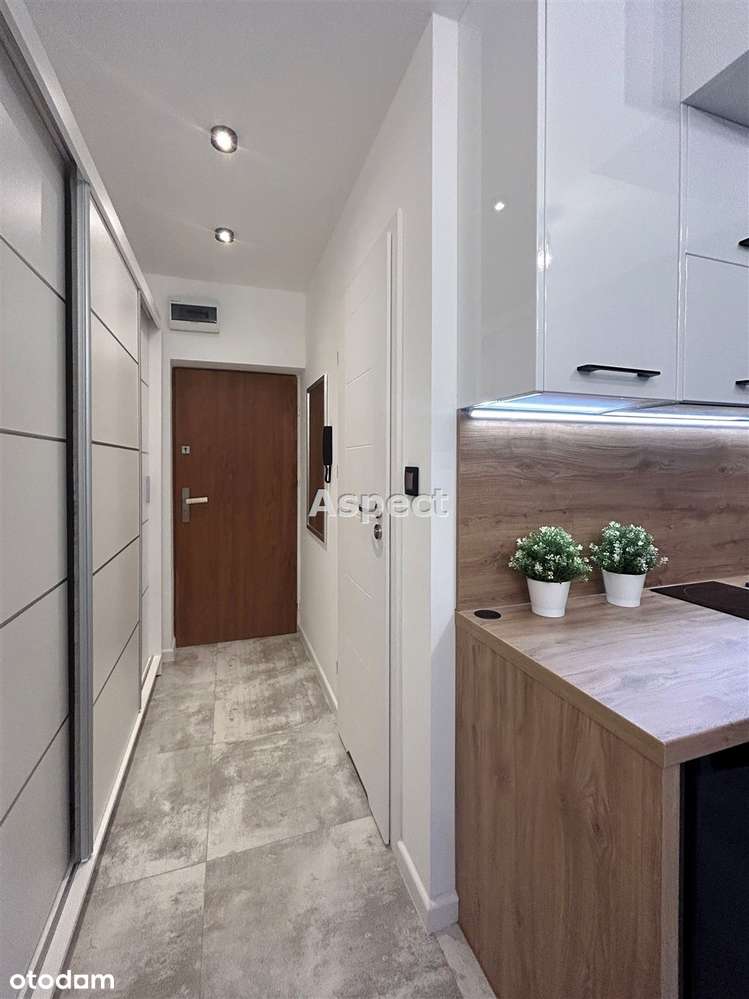 Nowoczesnie urządzona kawalerka Niedaleko Uczelni - Pełny obrazek: 5/9