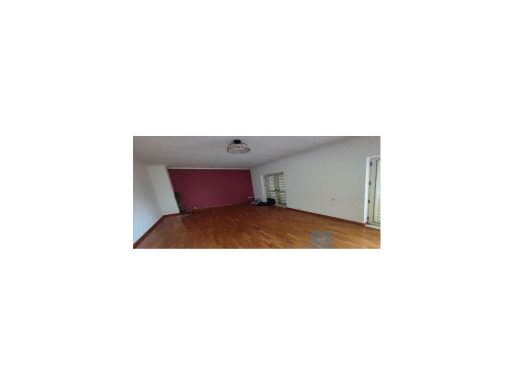 Moradia T3 com amplo logradouro, garagem e varandas - Seiça - Grande imagem: 2/15