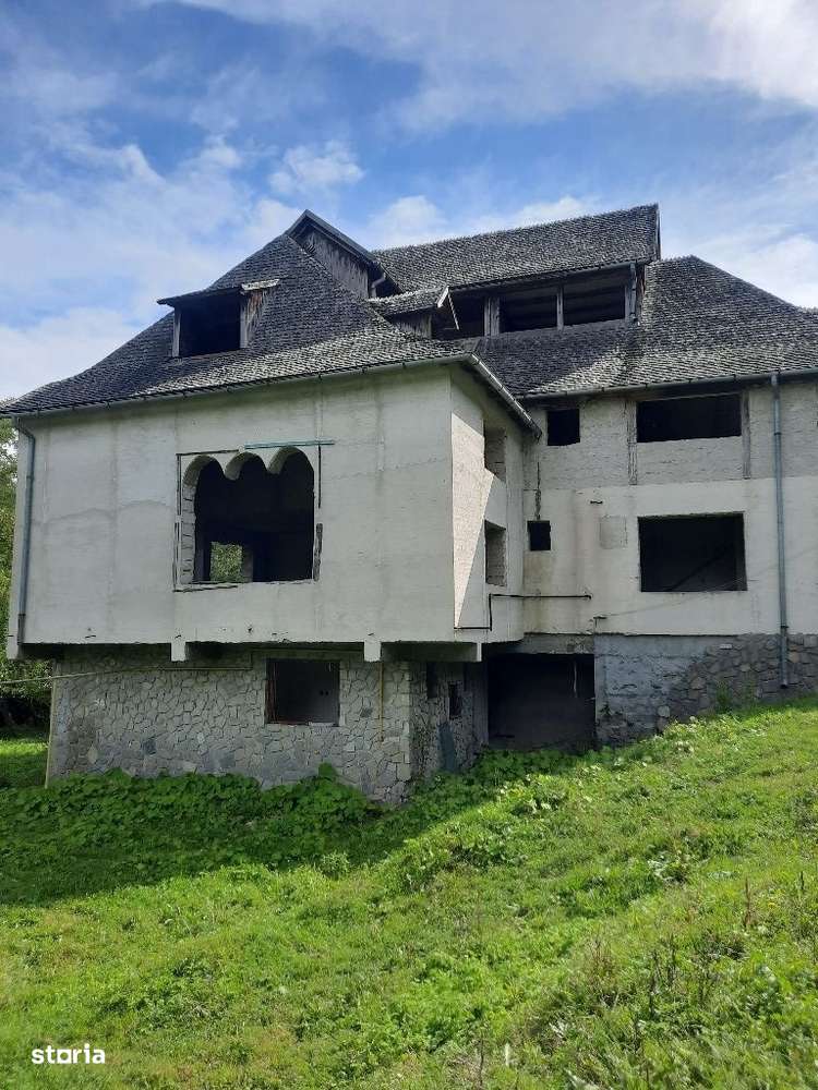 Casă spațioasă stil conac , aproape de natură - Imagine principală: 4/10