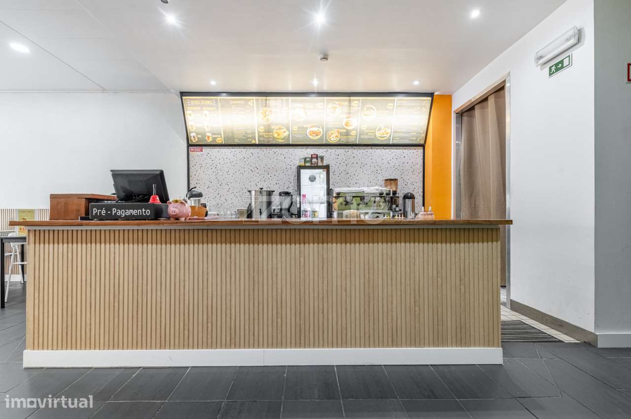 Loja junto à Universidade do Minho, em Gualtar, Braga - Grande imagem: 1/19