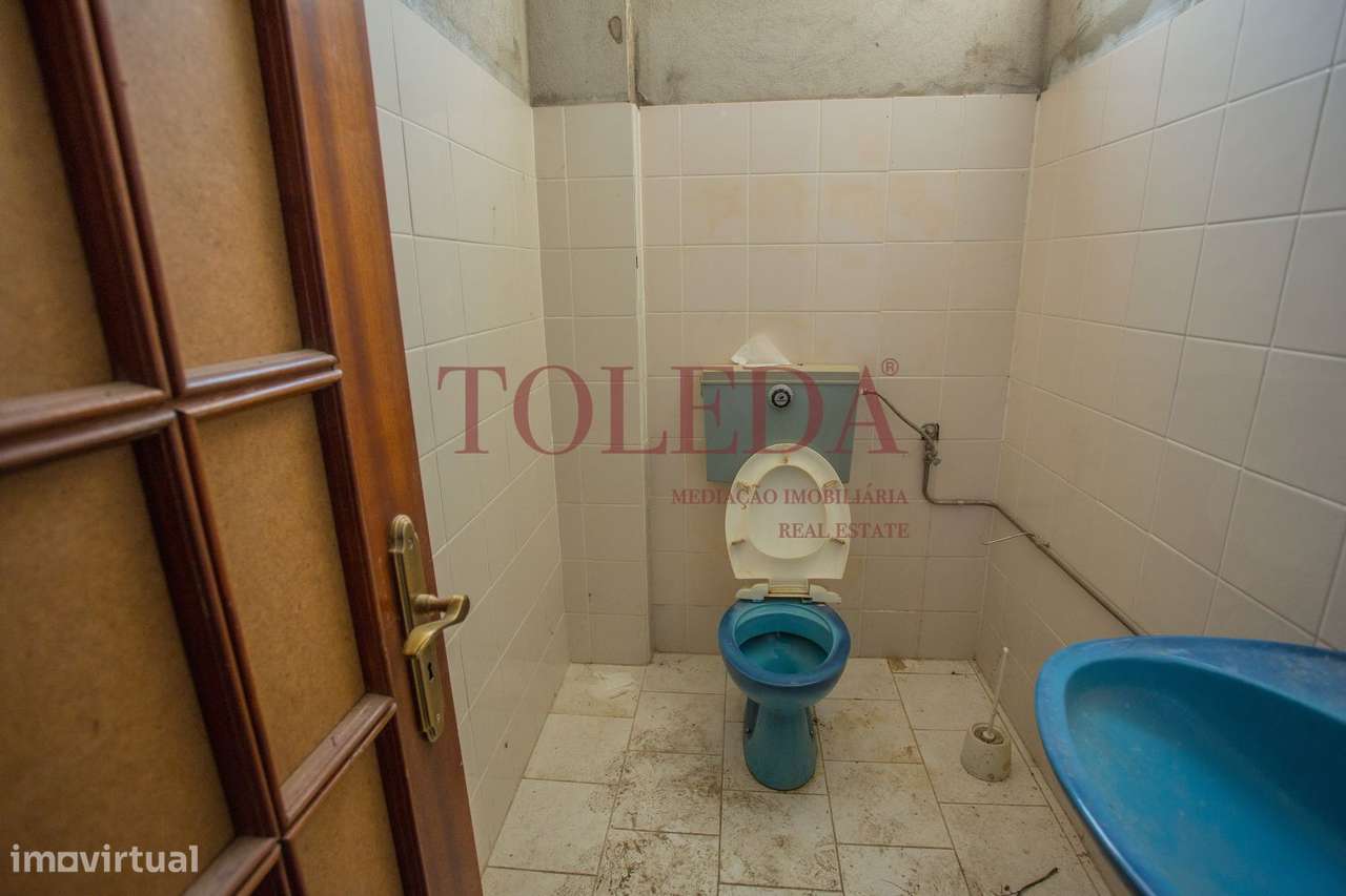 Armazém com 700m2 em zona Industrial-19