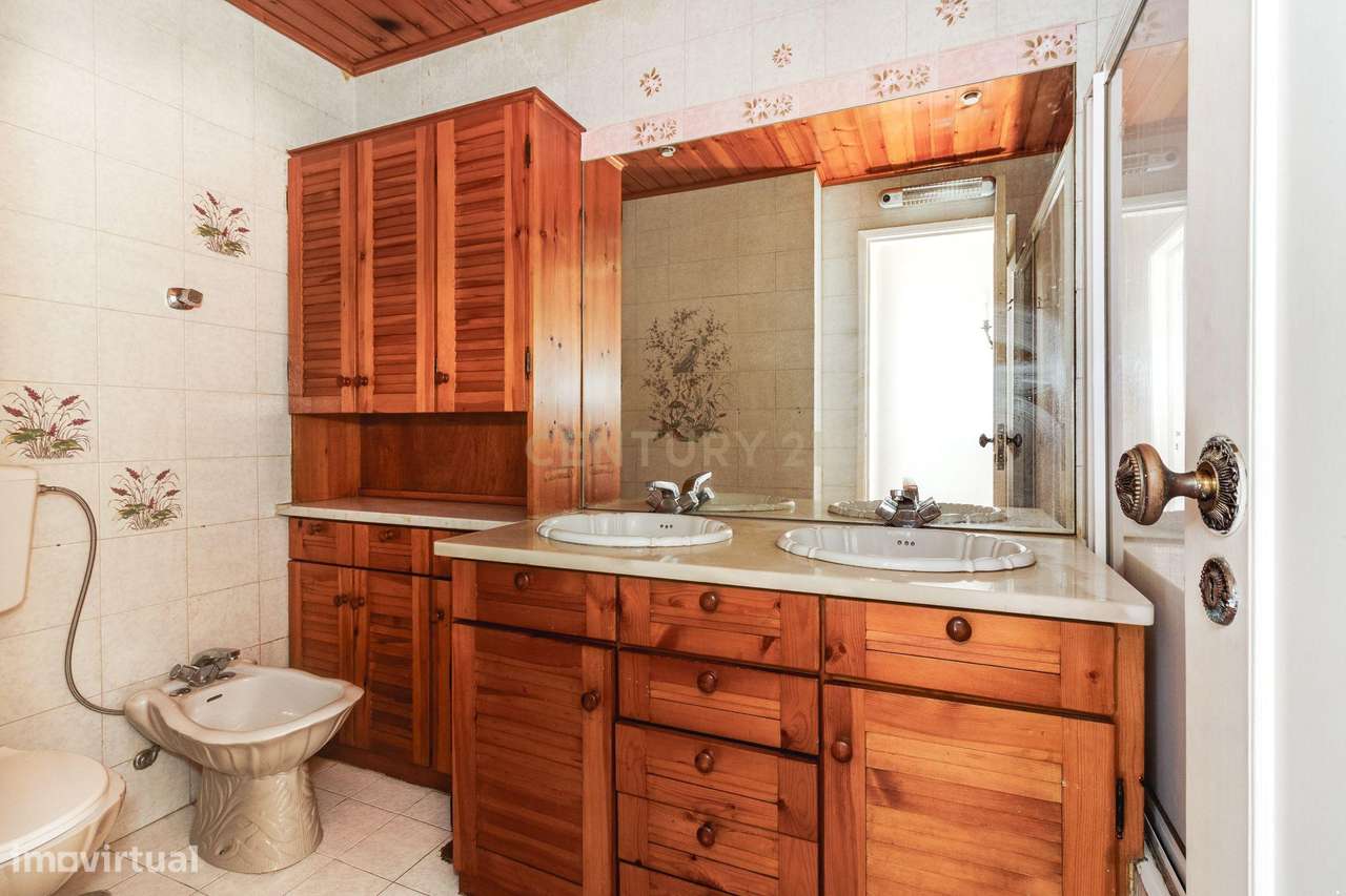 Fantástico T2 com Vista Rio em Linda-a-Velha-19