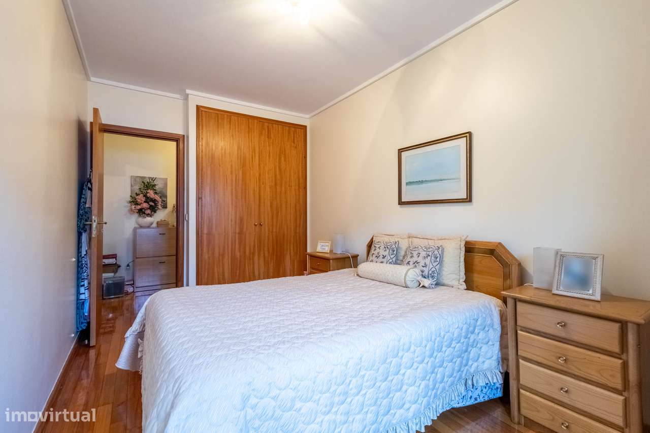 Apartamento T3, prédio com elevador e garagem!-26