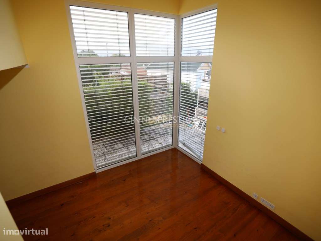 Moradia T3 com Jardim e Garagem na Quinta Verde - Nafarros, Sintra.-11
