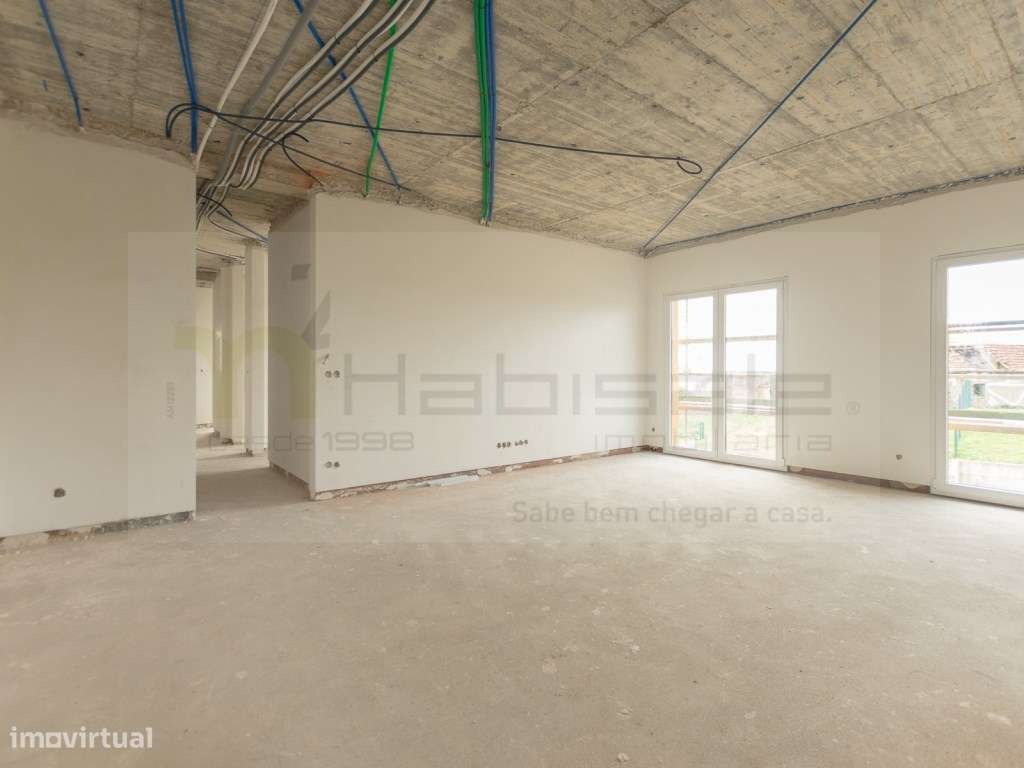 T3 em Condomínio Privado com Piscina no Centro de Famões-22