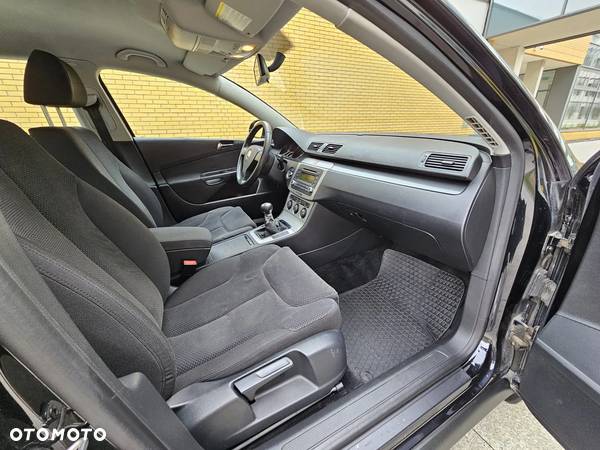 Volkswagen Passat 2.0 TDI DPF Comfortline - 12