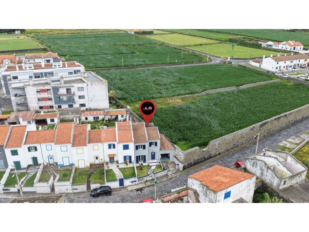 Moradia T4 com Garagem e Quintal nas Calhetas - Ribeira Grande-31