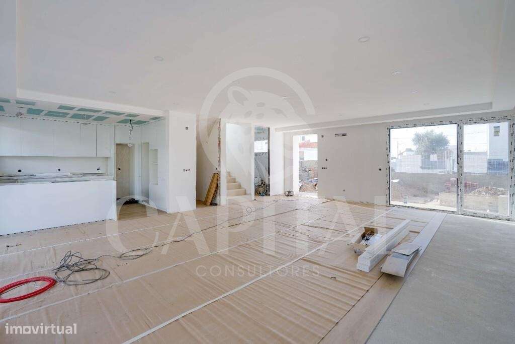 Moradia V3 Isolada com Piscina – Nova – Abrunheira-34
