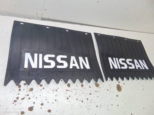 Nissan camioneta/camião palas de roda - 2
