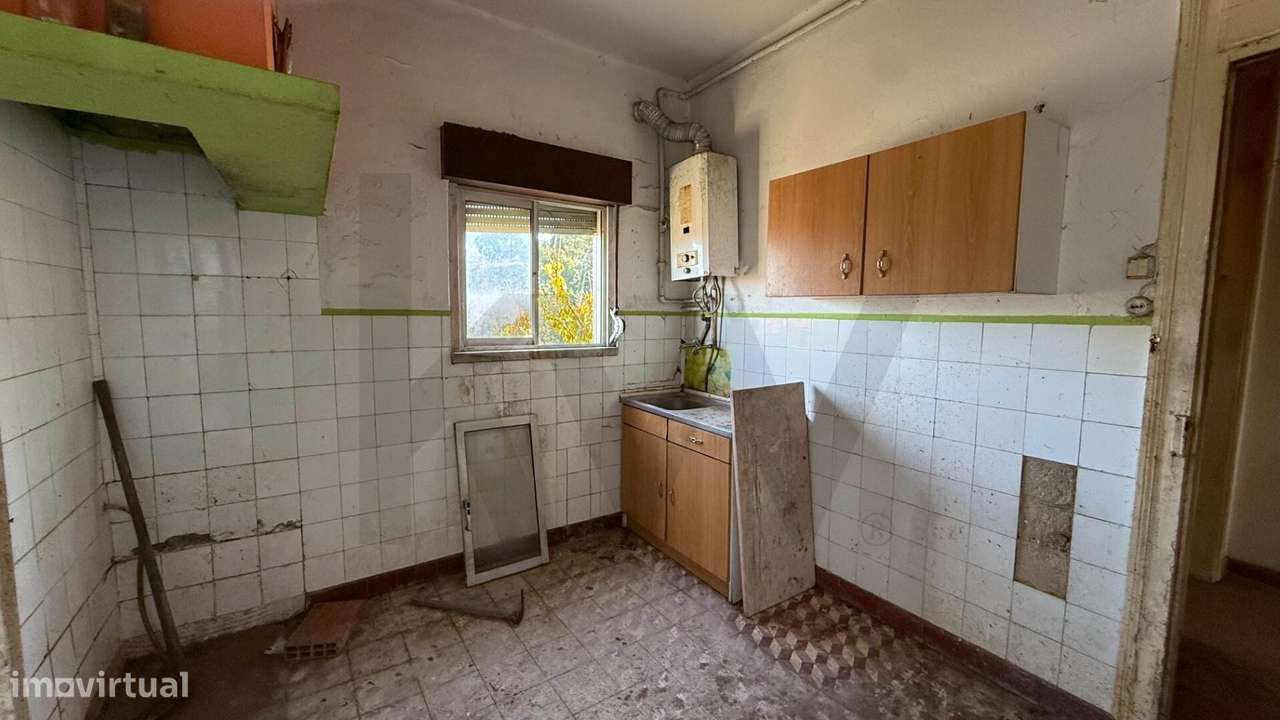 Moradia para reconstrução | Terreno 1.506 m2 | Vista campo | Periferia-31