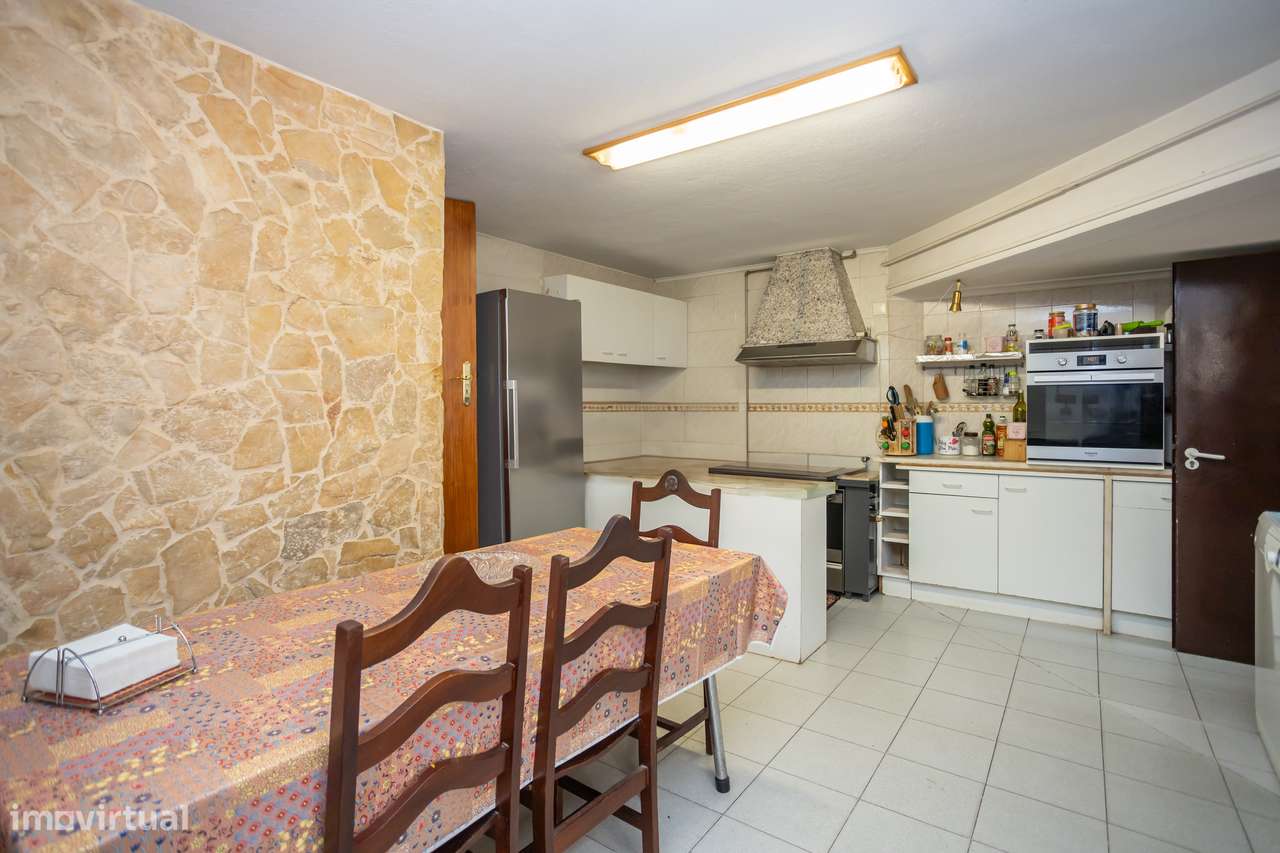 Moradia Geminada com Jardim, Cave e Garagem.-25