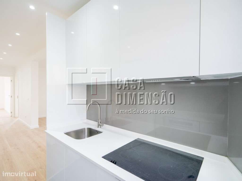 Apartamento T1, em fase de remodelação, Na Damaia!!-13