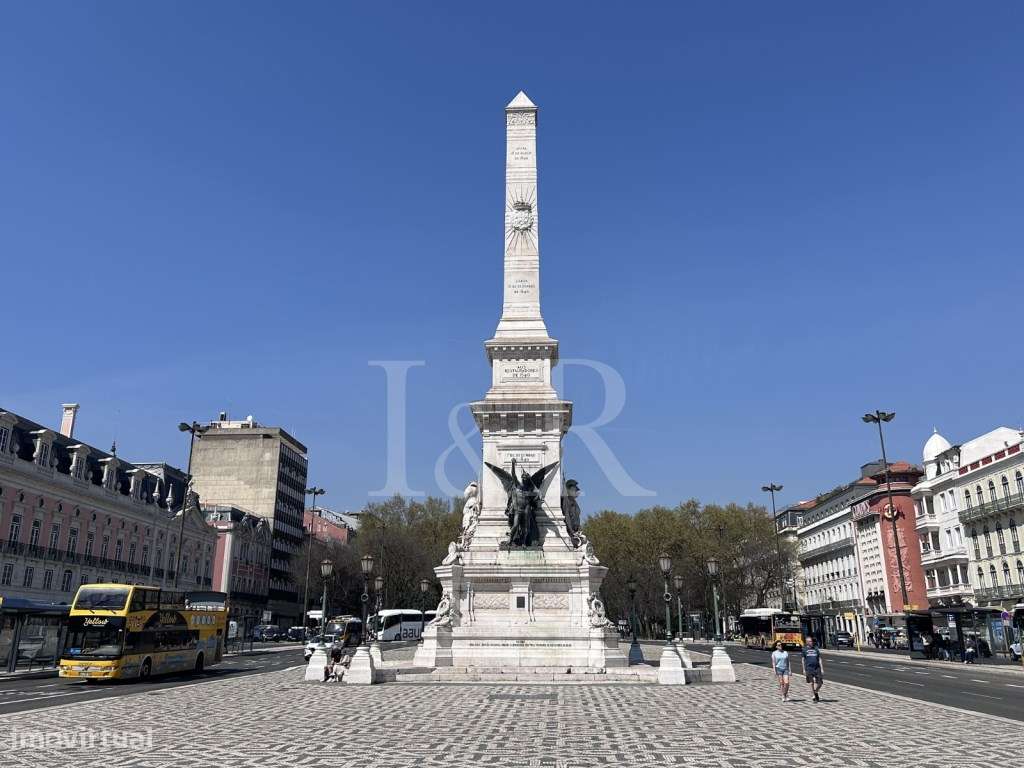 Apartamento T2 com varanda fechada e estacionamento junto à Av. Lib...-24