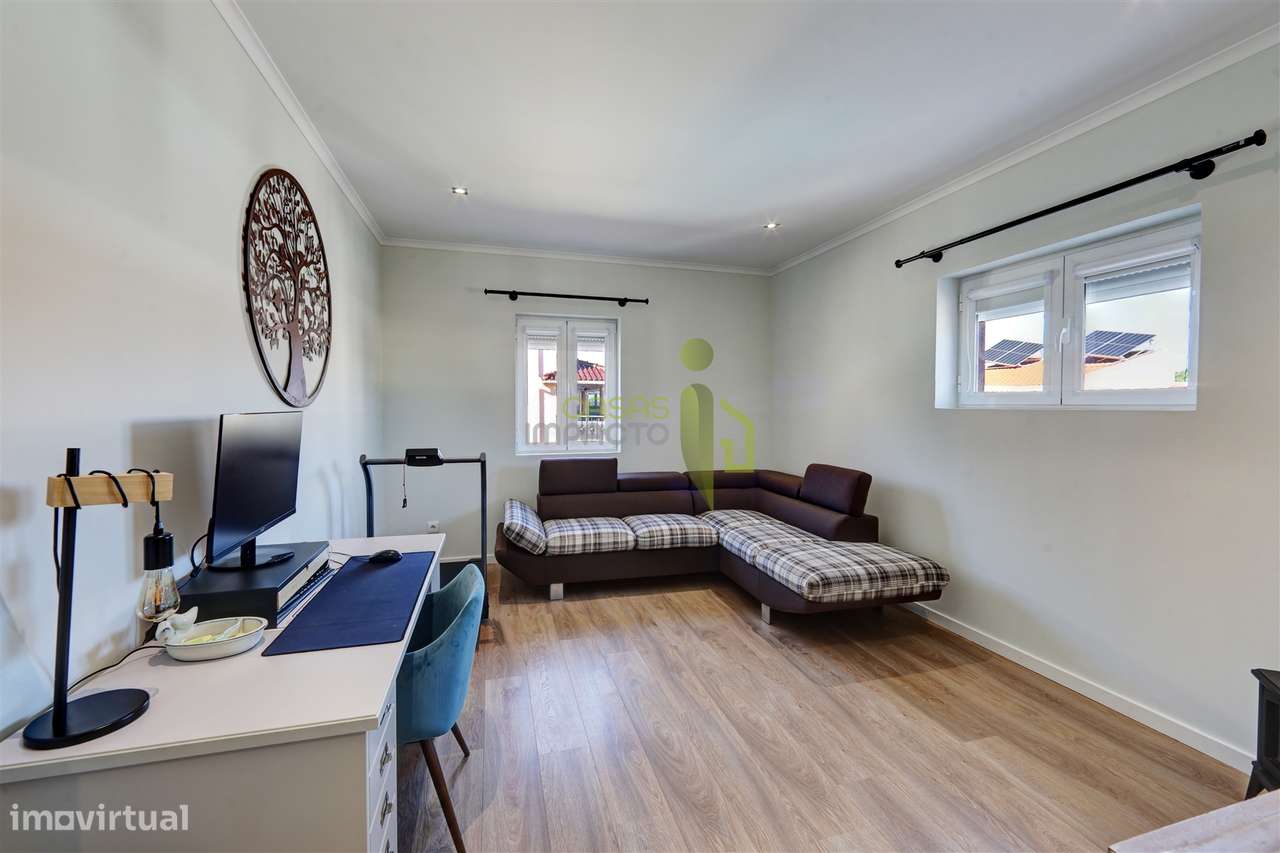 Moradia Clássica T3 transformada em T4, em Rio de Mouro, Sintra-23